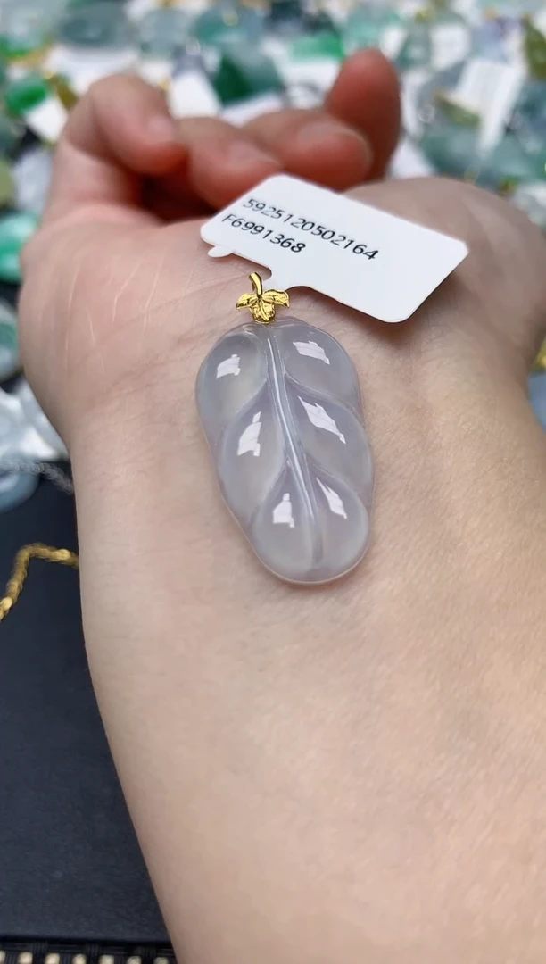 颈饰18K金镶嵌翡翠天然缅甸A货翡翠