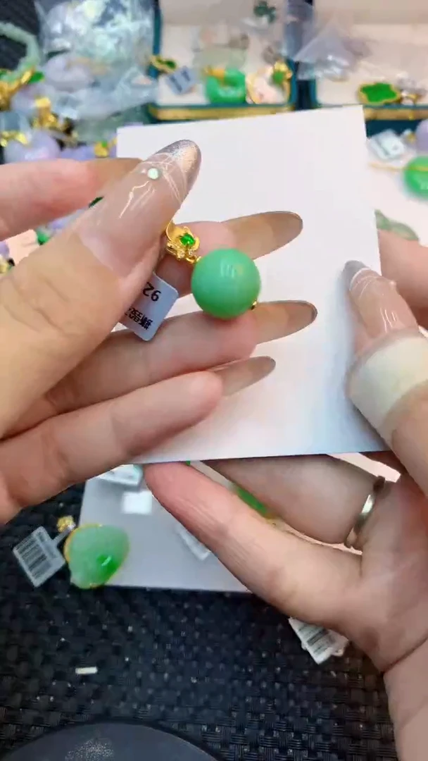颈饰未镶嵌翡翠1