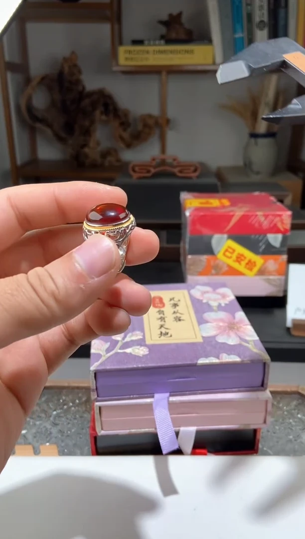琥珀颈饰未镶嵌血珀戒指