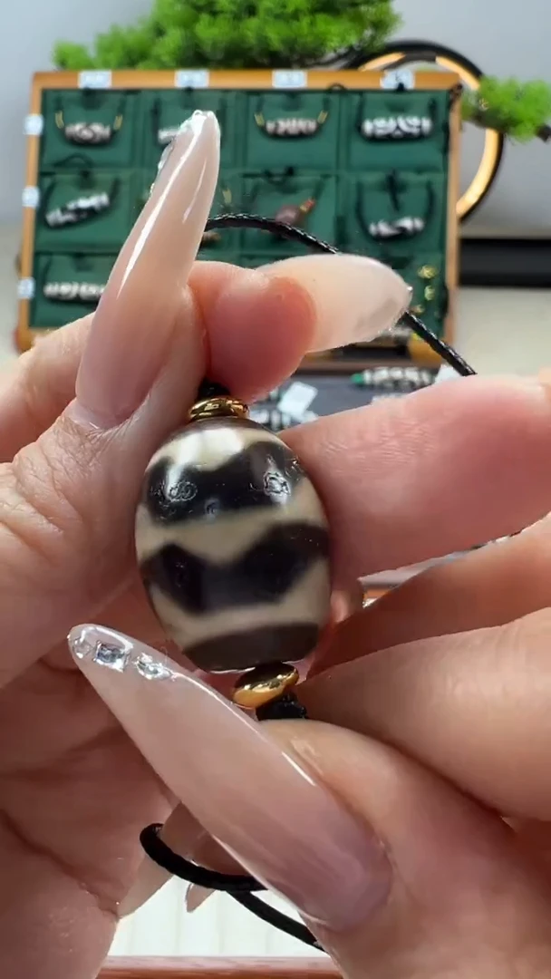 玛瑙/玉髓（覆膜）颈饰合金67微瑕随机发货