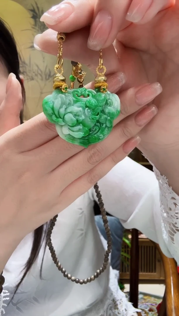 颈饰未镶嵌翡翠吊坠