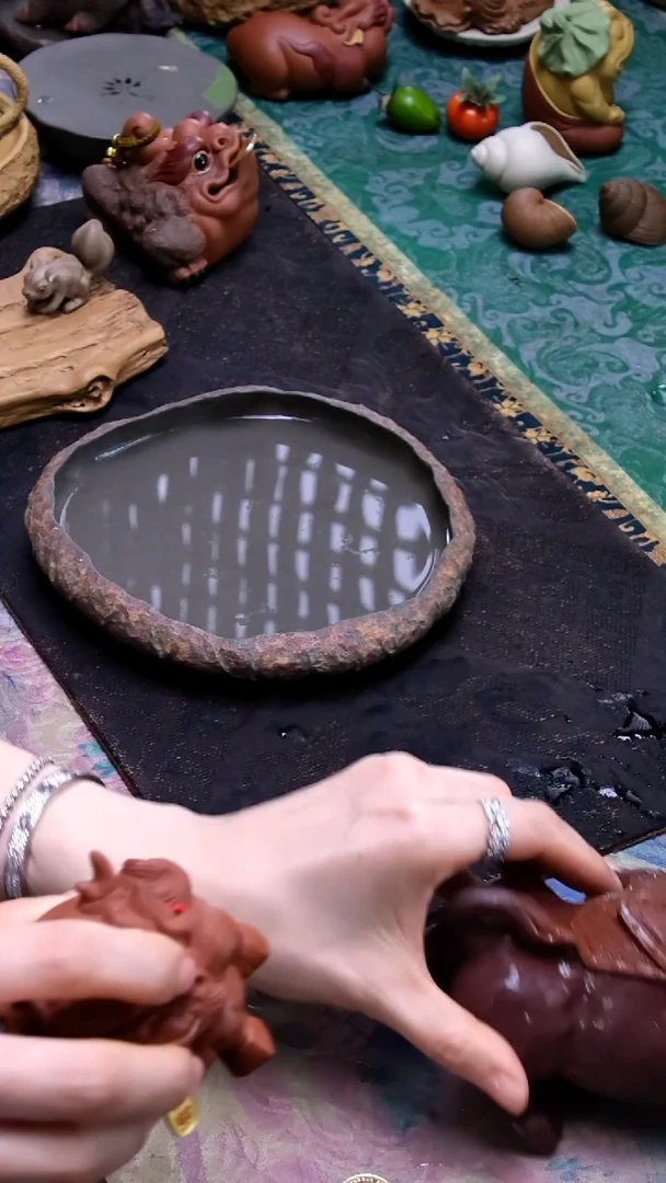 ❄****️张月《蟹壳青荷叶见水》