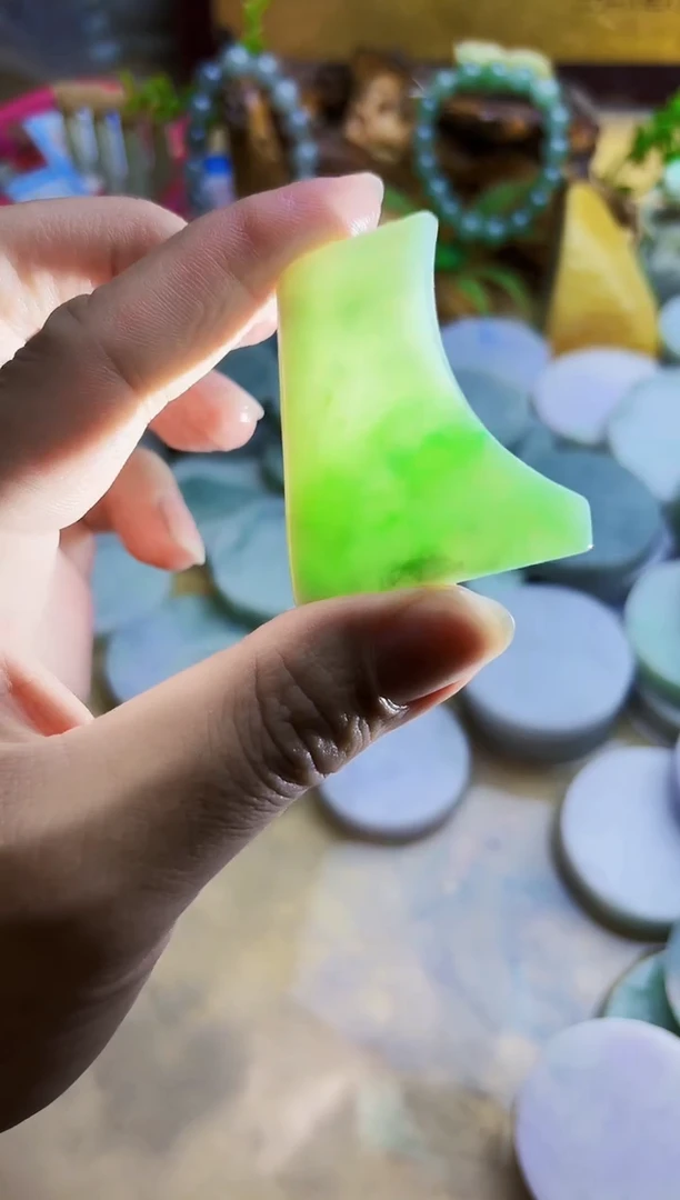 翡翠挂件未镶嵌书*A货常星773