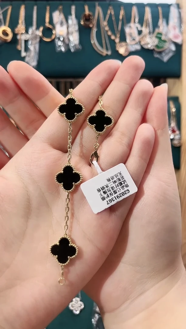 18K金镶嵌玛瑙手链木*木18K金镶嵌 K黄五花