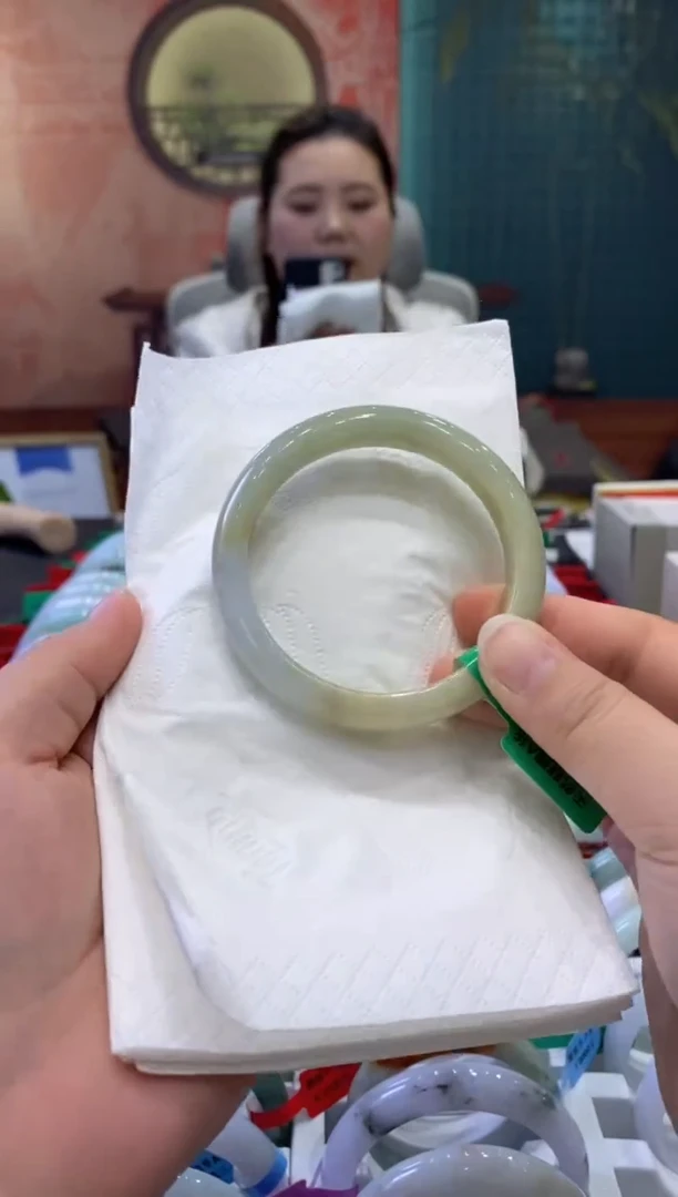 【闪购商品】翡翠手镯未镶嵌多人0008133