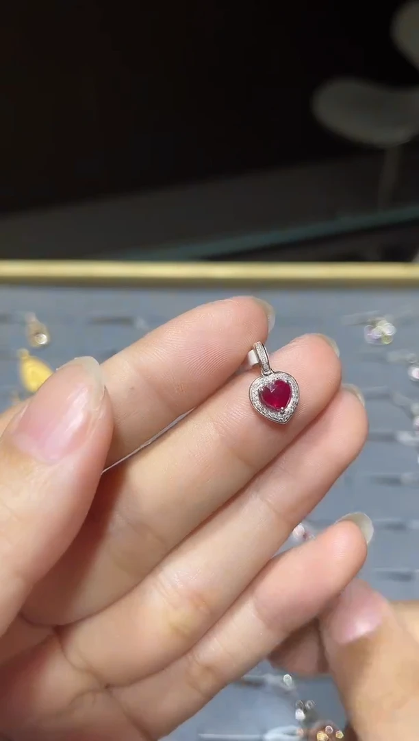 吊坠(不含链)18K金镶嵌红宝石1