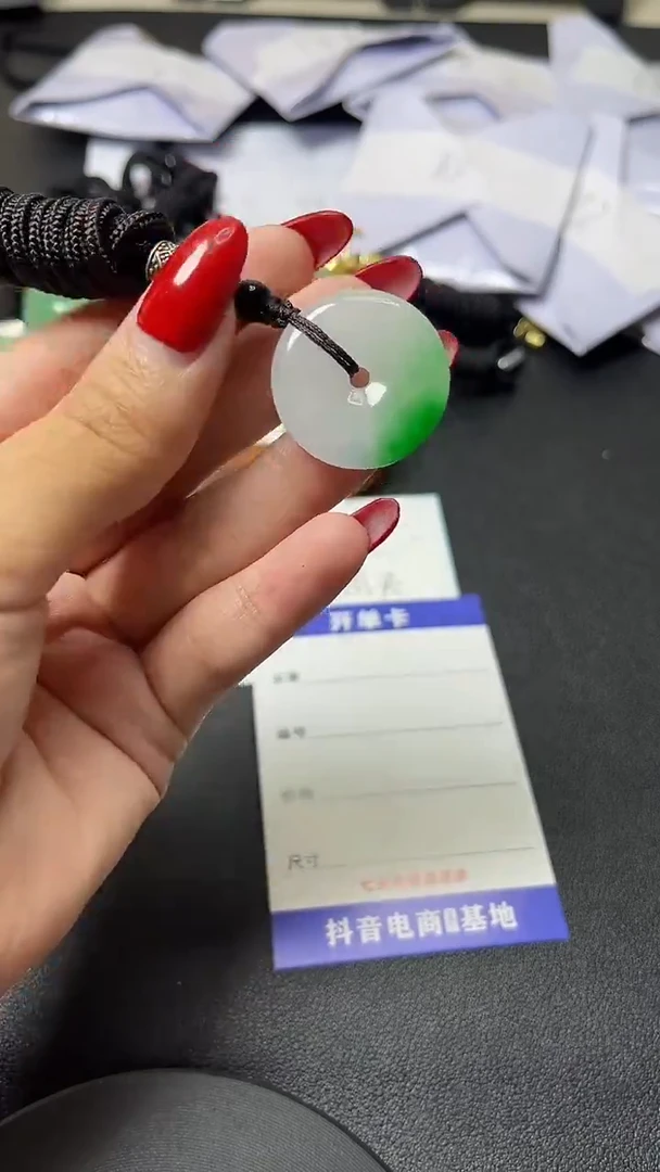 翡翠未镶嵌颈饰时尚女士精品吊坠