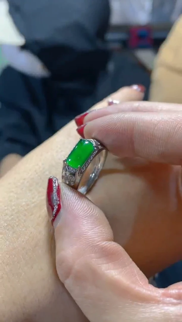 【闪购商品】定制翡翠未镶嵌天然A货翡翠假一罚四（多样性发一件）