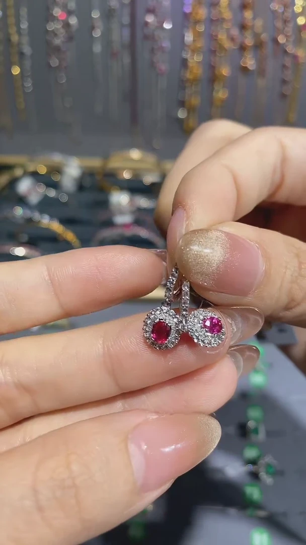 【闪购商品】红宝石耳饰18K金镶嵌耳钉
