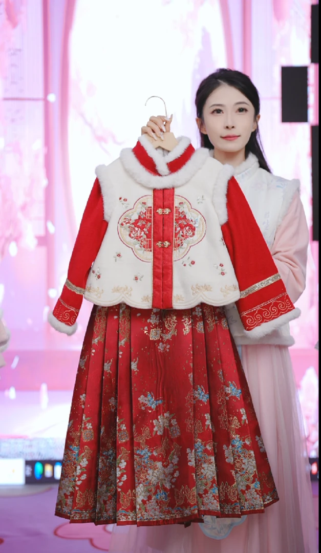 汪小荷2025冬季季新款汉女童汉服中国风儿童中式马面套装F54028