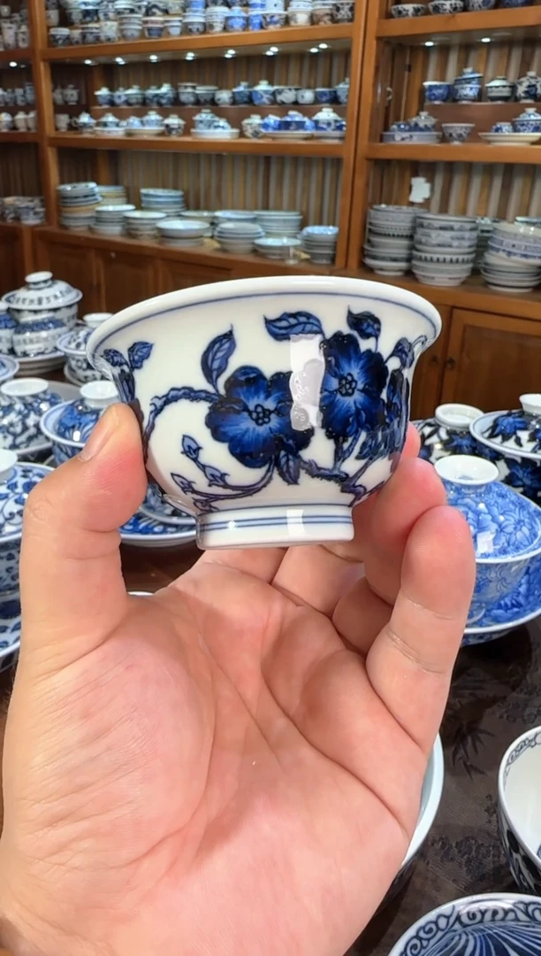 青花花卉纹手工杯子柴窑