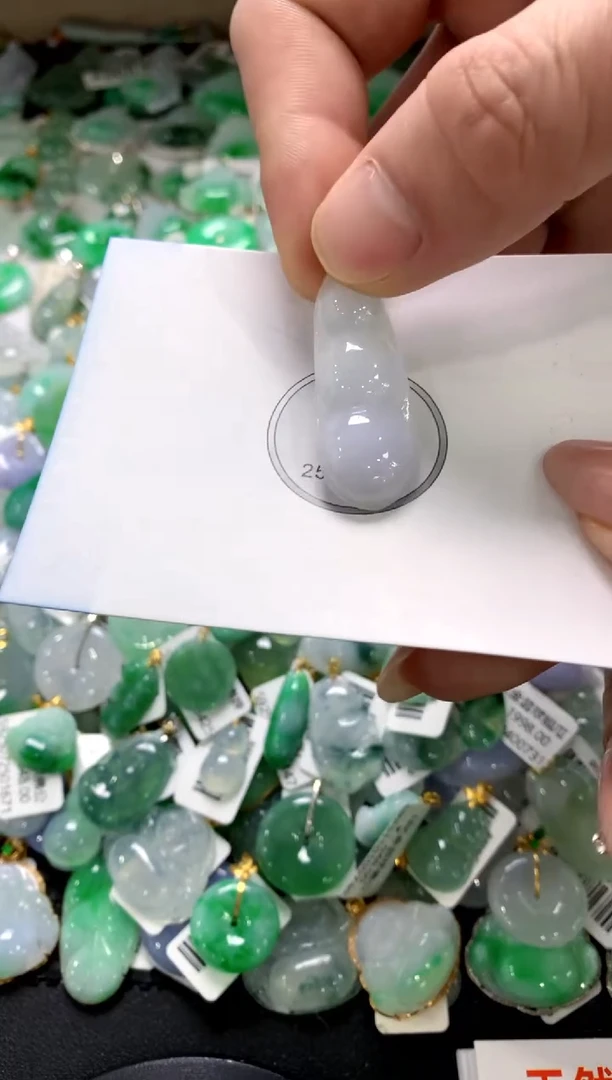 颈饰18K金镶嵌翡翠1111111111111111