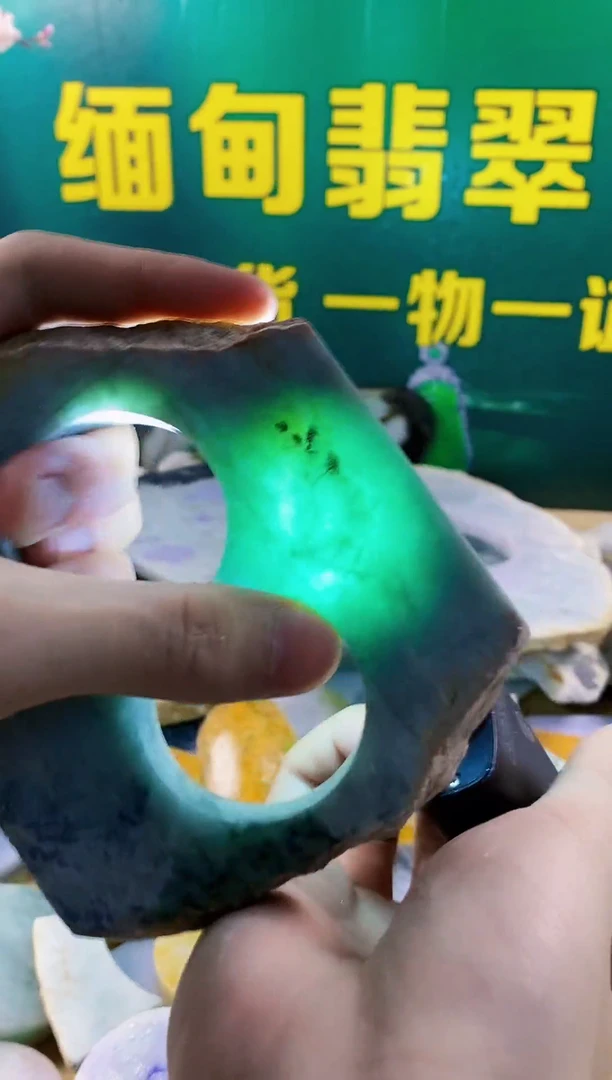 翡翠未镶嵌吊坠(赠链)纯天然缅甸A货翡翠303