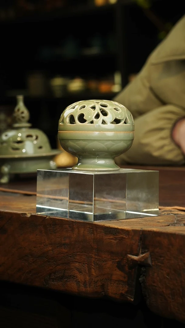 【闪购商品】瓷片越窑 缠枝香炉 小号