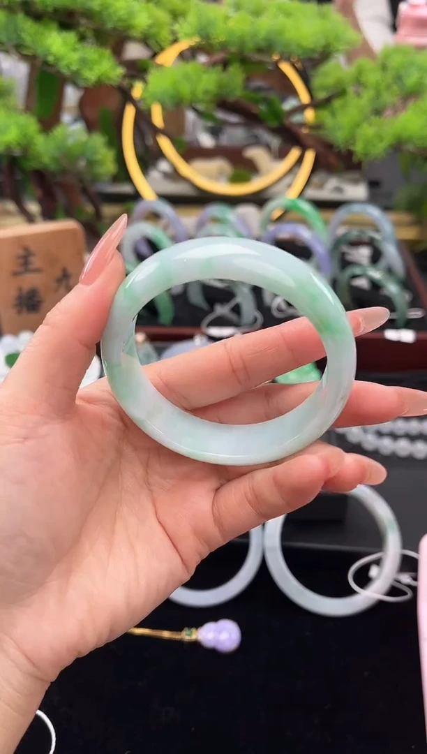 未镶嵌手镯翡翠手镯
