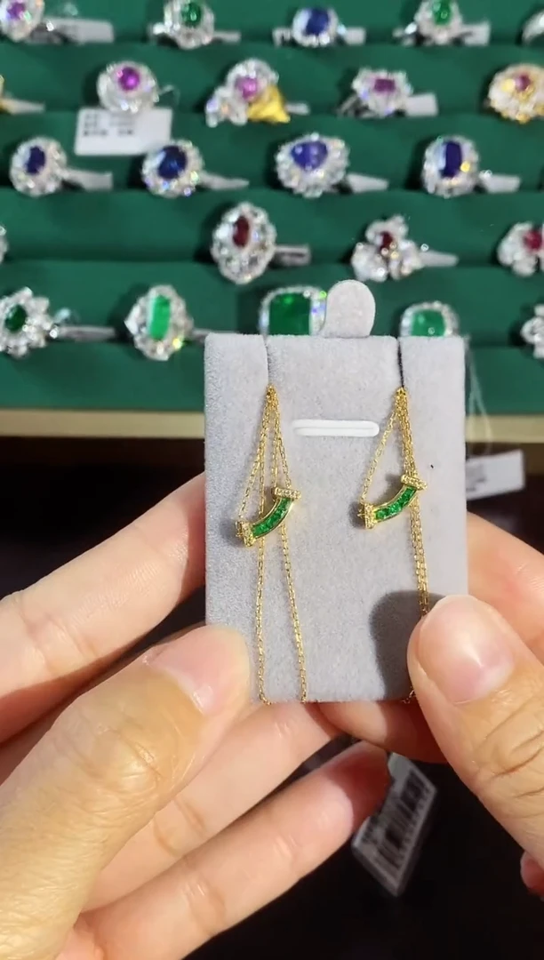 18K金镶嵌项链祖母绿多样性发一