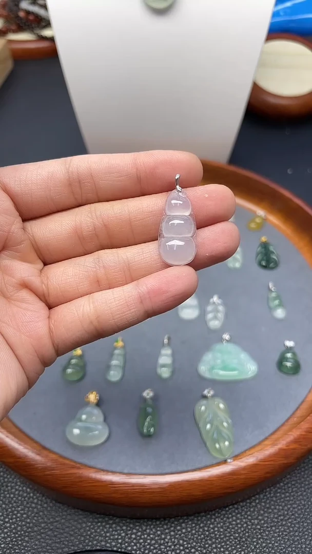 颈饰18K金镶嵌翡翠（17号）纯天然缅甸翡翠A货豆子吊坠