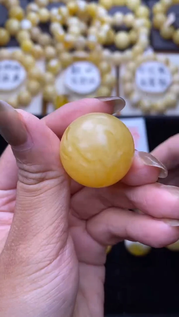 裸石琥珀未镶嵌大小姐珠宝70