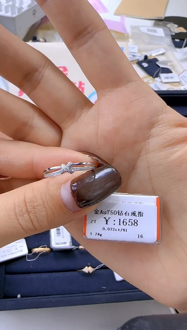 【闪购商品】钻石戒指/指环18K金镶嵌149900
