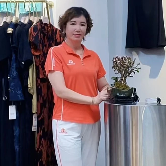 茹茹时装奶桔半拉链运动套装