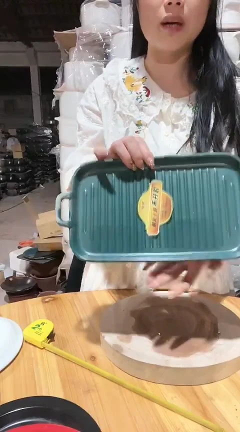 陶瑕疵绿色烤盘一个