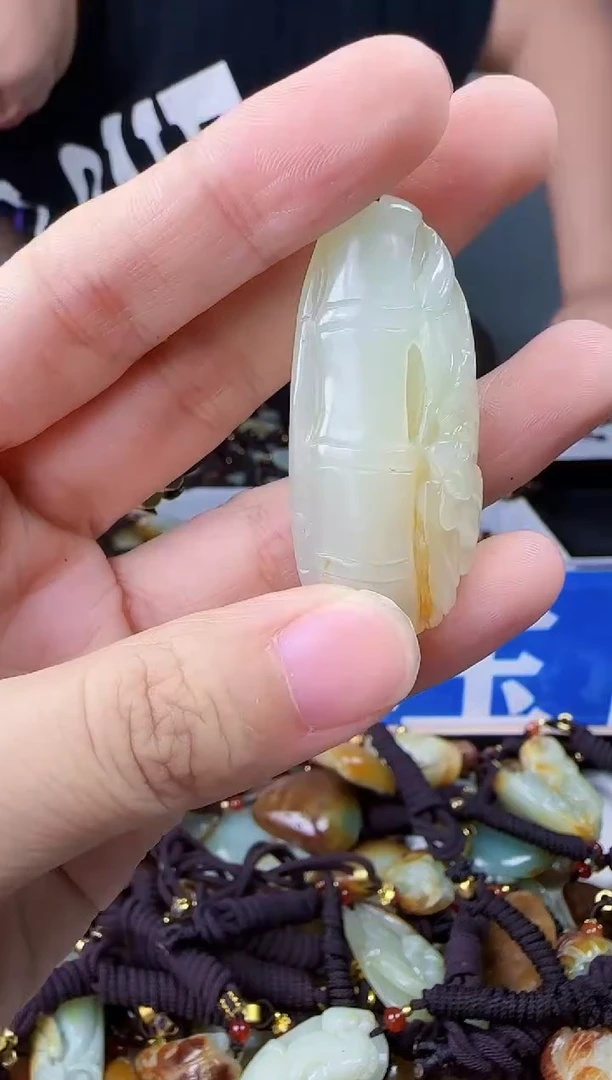 和田玉未镶嵌颈饰1