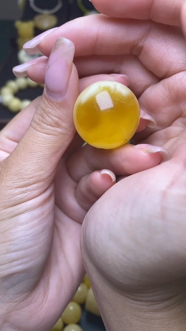 未镶嵌琥珀裸石葵. 29