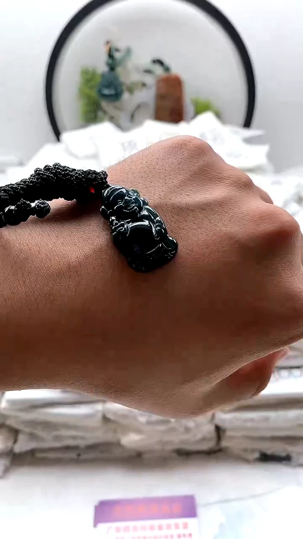 翡翠未镶嵌颈饰小财神