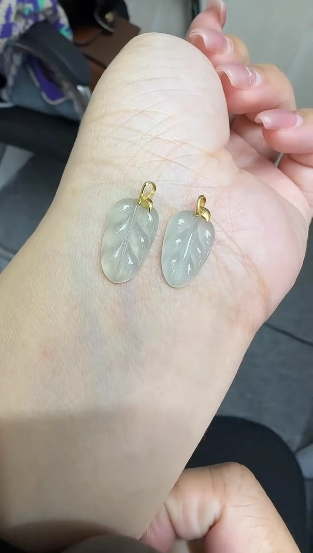 吊坠(不含链)18K金镶嵌翡翠叶子多样性发货其一