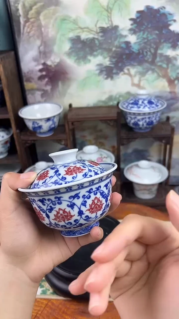 其他青花釉里红缠枝莲两才盖碗