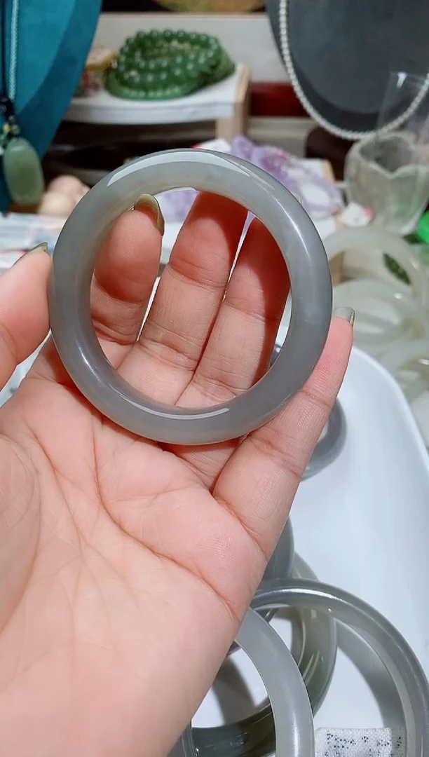 和田玉手镯未镶嵌?**?490一个小燕的