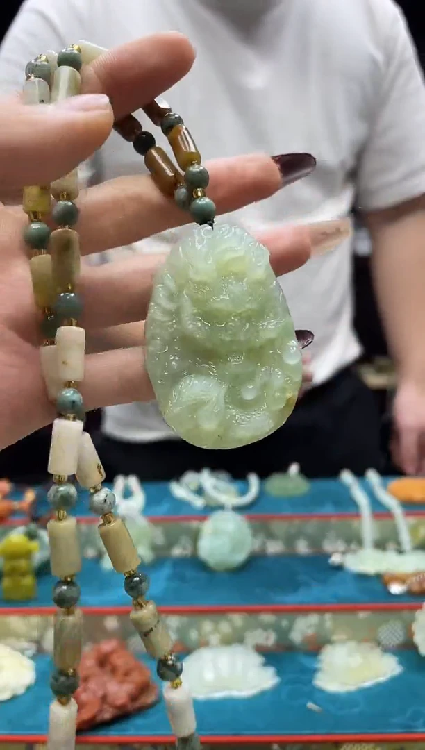 未镶嵌岫玉吊坠·