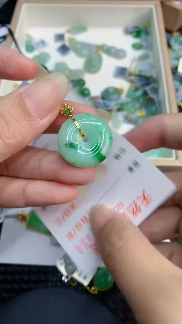 【闪购商品】翡翠颈饰18K金镶嵌000000008