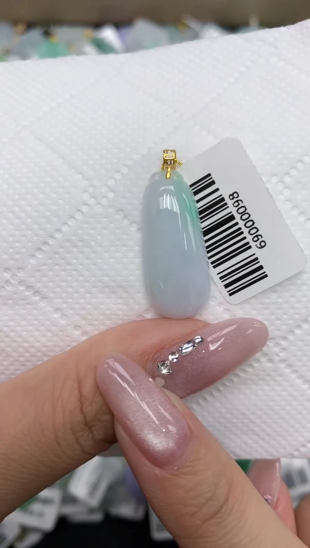 颈饰18K金镶嵌翡翠111111111111