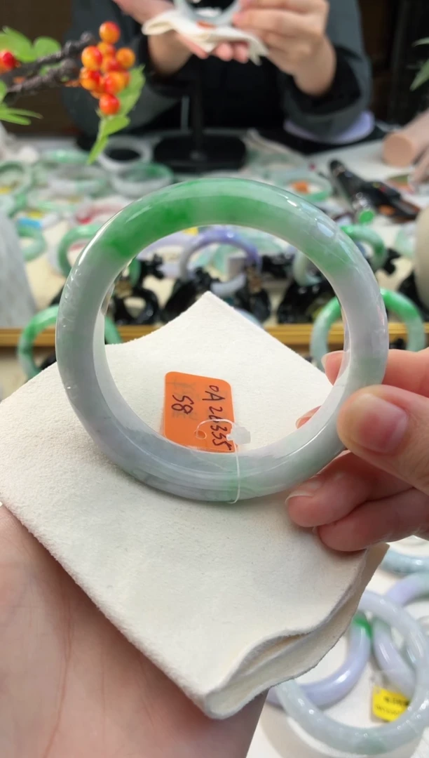 未镶嵌手镯翡翠来****?44  翡翠手镯 58