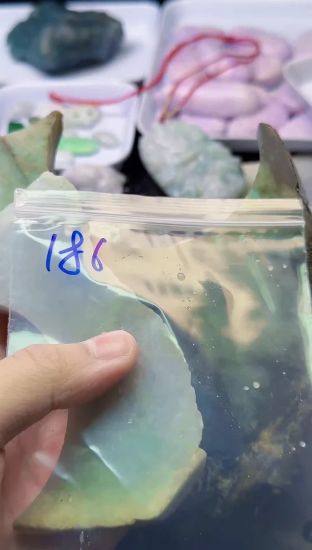 配石翡翠君****旭186天然A货翡翠
