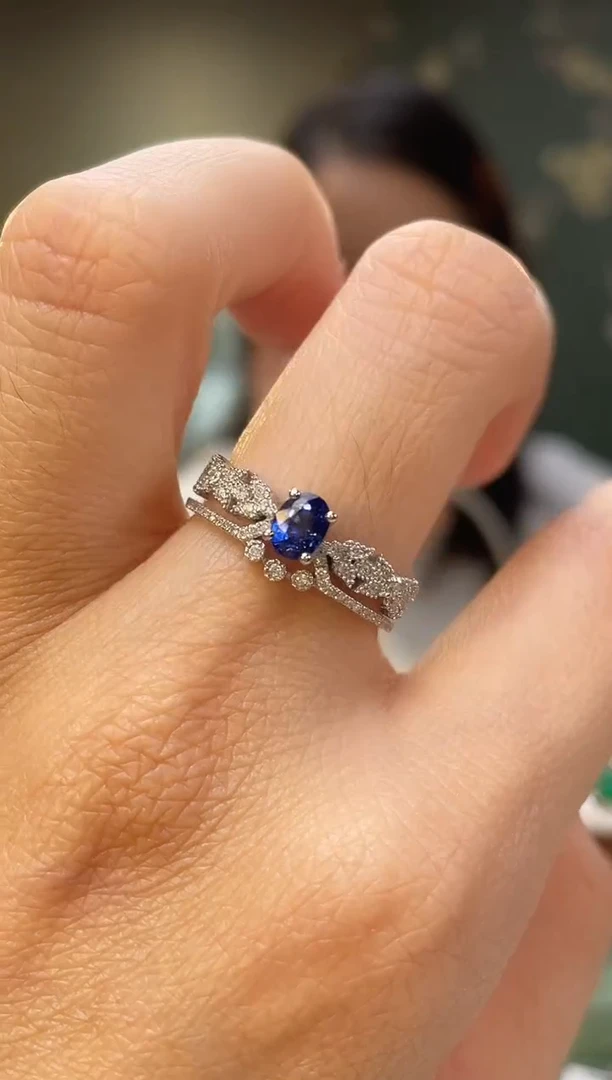 戒指蓝宝石18K金镶嵌主石：0.58ct