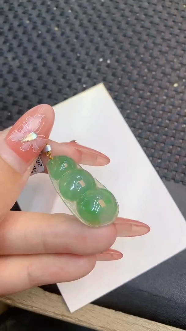 颈饰18K金镶嵌翡翠1