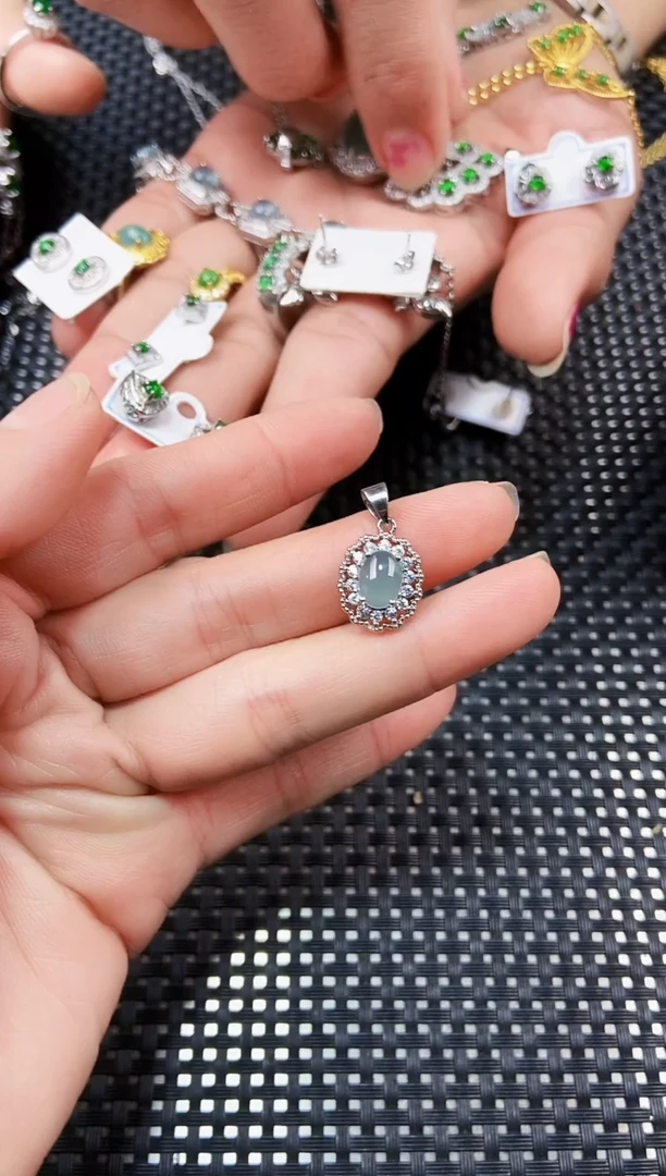 【闪购商品】翡翠吊坠(不含链)未镶嵌111111111