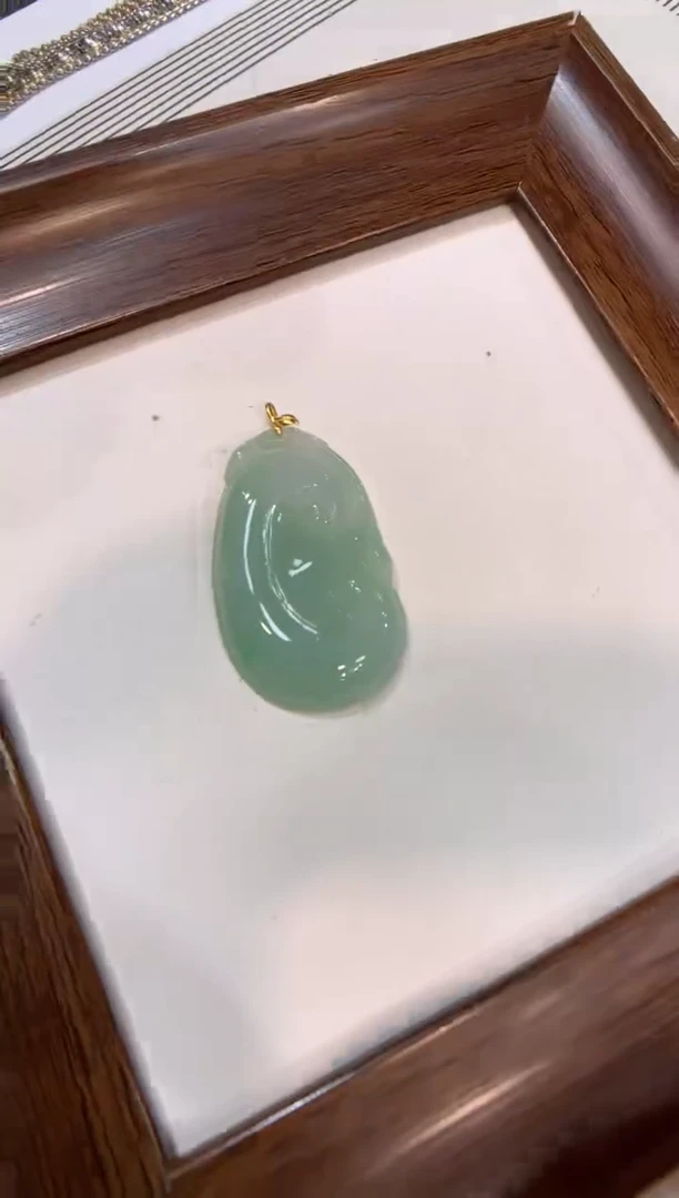 颈饰18K金镶嵌翡翠如意