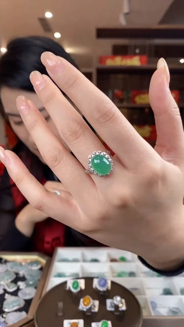 【闪购商品】翡翠戒指18K金镶嵌翡翠戒指