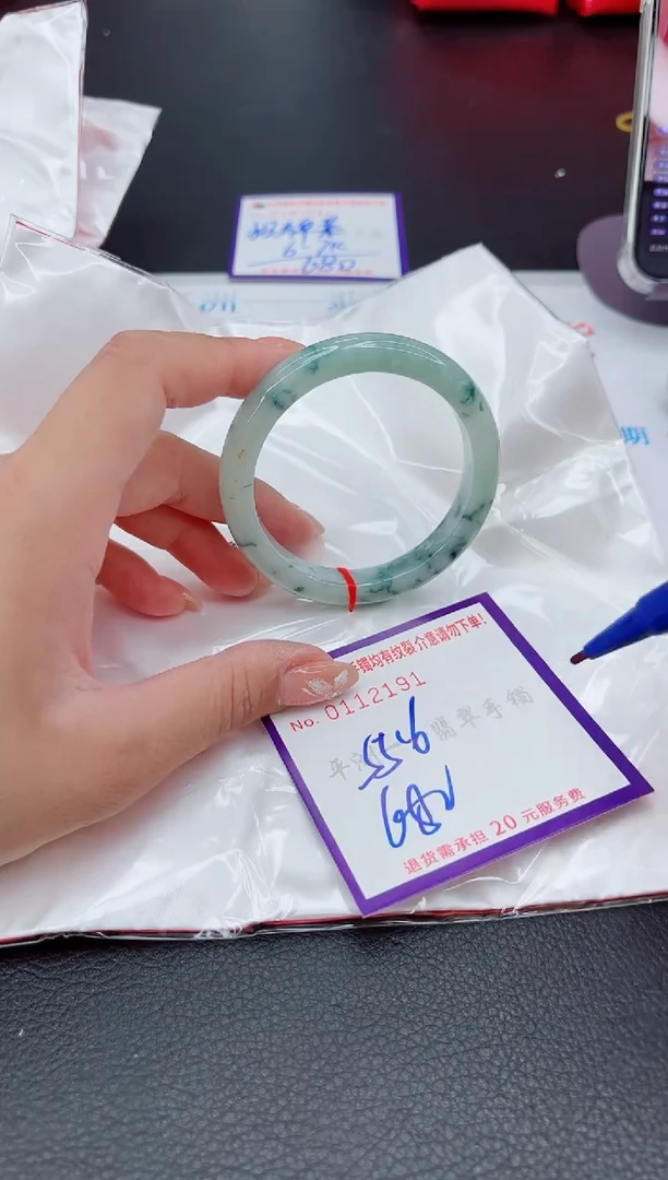 翡翠手镯未镶嵌1
