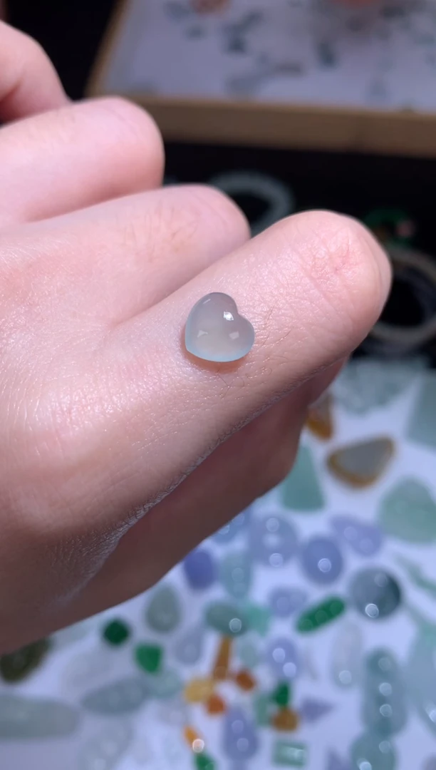 未镶嵌定制翡翠爱心