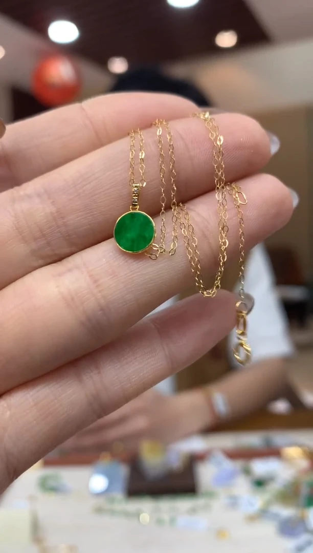 套链18K金镶嵌翡翠圆牌