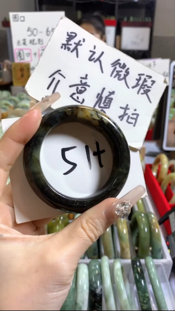 未镶嵌岫玉手镯2