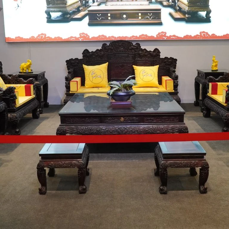大红酸枝-百万雄狮沙发红木13件套