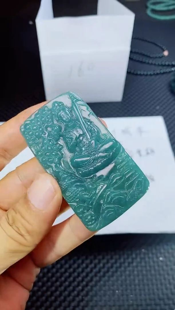 翡翠未镶嵌颈饰