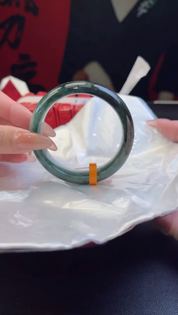 【闪购商品】翡翠手镯未镶嵌4翡翠手镯(微瑕）