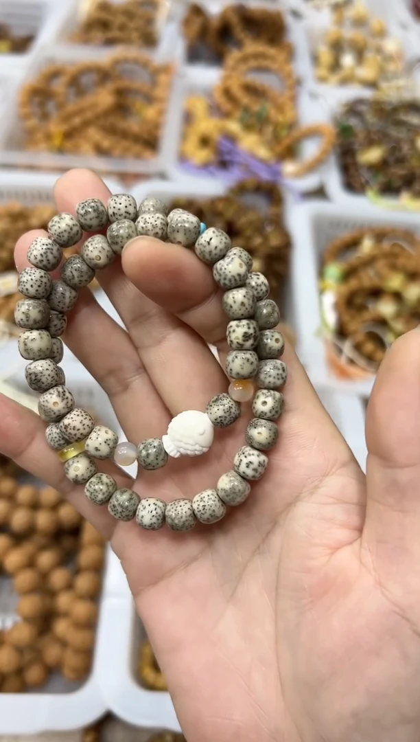手串星月菩提卡8mm左右 石玉料 双圈叠戴 手持