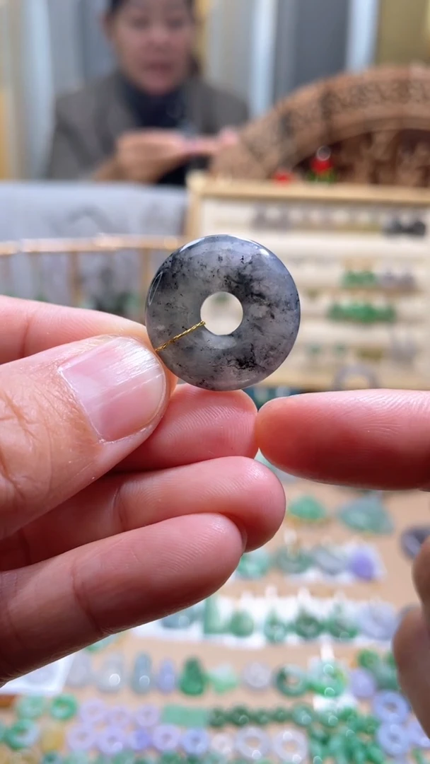 【闪购商品】翡翠颈饰未镶嵌平安扣